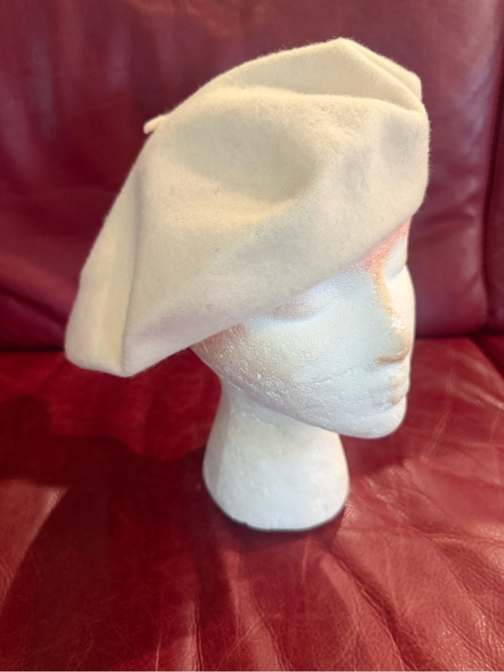 Nordstrom Classic Women's White Beret - Elegant Winter Accessory